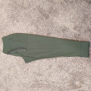 Xersion Quick-Dri Jogger in Olive Size S